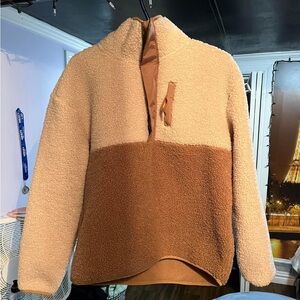 Selling a brand new never worn teddy jacket 1/2 zip